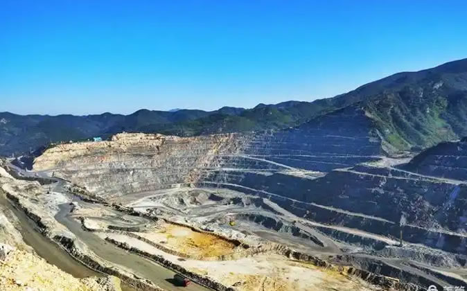 矿山